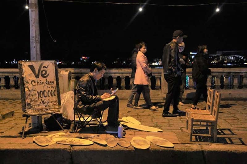 Experience portrait drawing on Hue night walking street